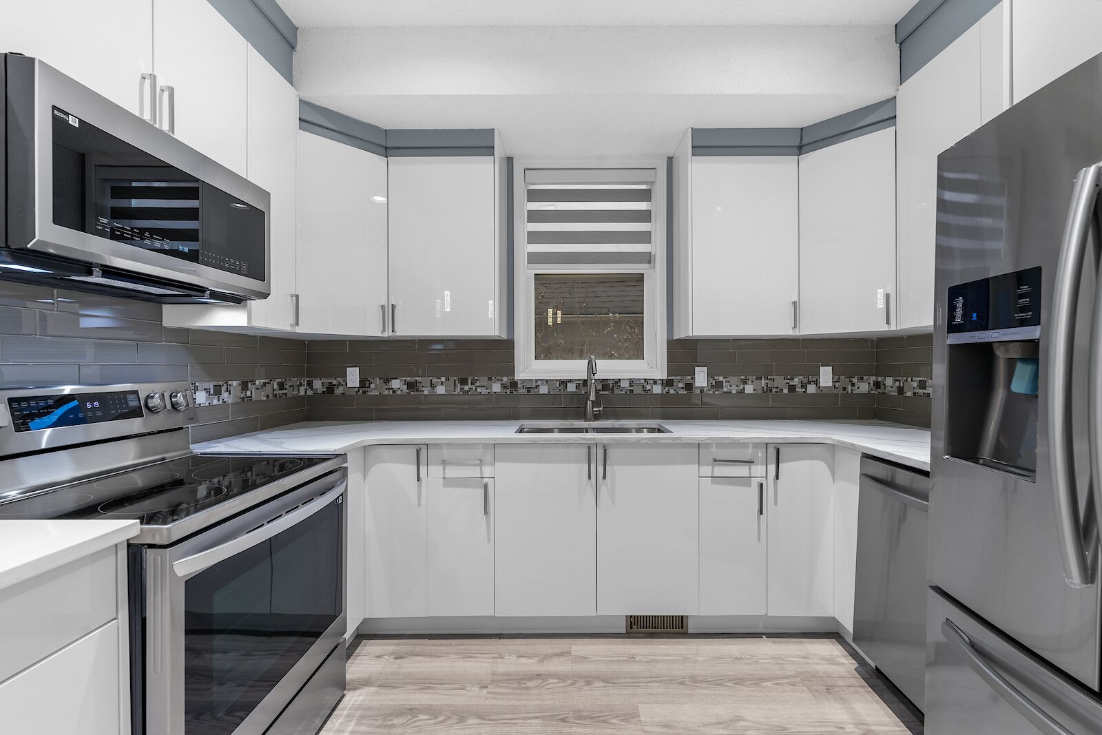 Calgary 3 bedrooms Main Floor for rent. Property photo: 520437-1