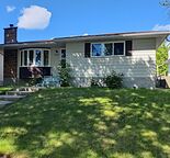 House close to University of Calgary and schools for Rental