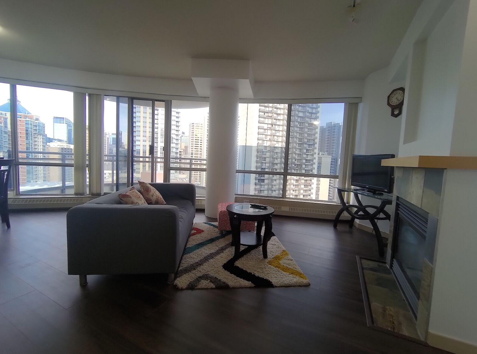 Calgary 3 bedrooms Condo Unit for rent. Property photo: 520773-1