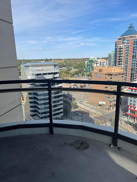 Calgary 3 bedrooms Condo Unit for rent. Property photo: 520773-2