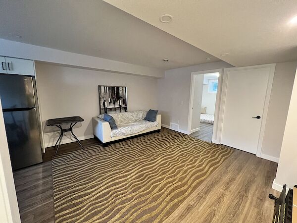 Bright 1 Bedroom/1 Bath Legal Basement Suite, $1050/month