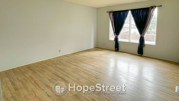 Calgary 3 bedrooms Duplex for rent. Property photo: 523310-2
