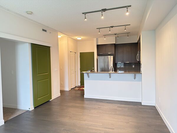 Calgary 1 bedroom Condo Unit for rent. Property photo: 523847-3
