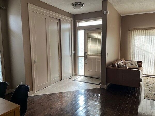 Calgary 4 + Den bedrooms Duplex for rent. Property photo: 524059-2