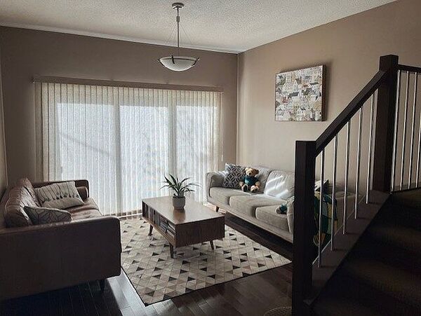 Calgary 4 + Den bedrooms Duplex for rent. Property photo: 524059-3