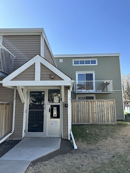 AFFORDABLE 2 BED APT with Balcony PERFECT FOR SMALL FAMILIES