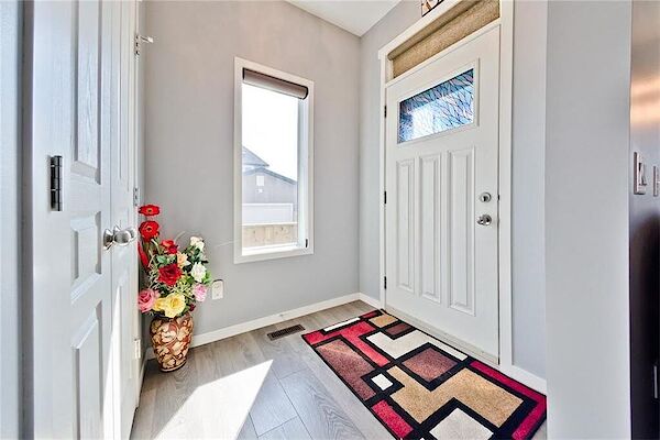 Calgary 5 bedrooms House for rent. Property photo: 524115-2
