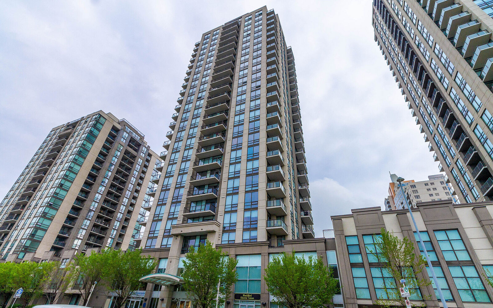 Calgary 2 bedrooms Condo Unit for rent. Property photo: 524210-1