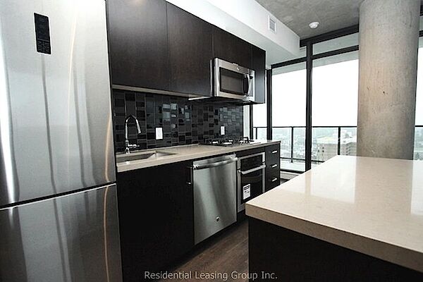 Calgary 2 bedrooms Condo Unit for rent. Property photo: 524211-2