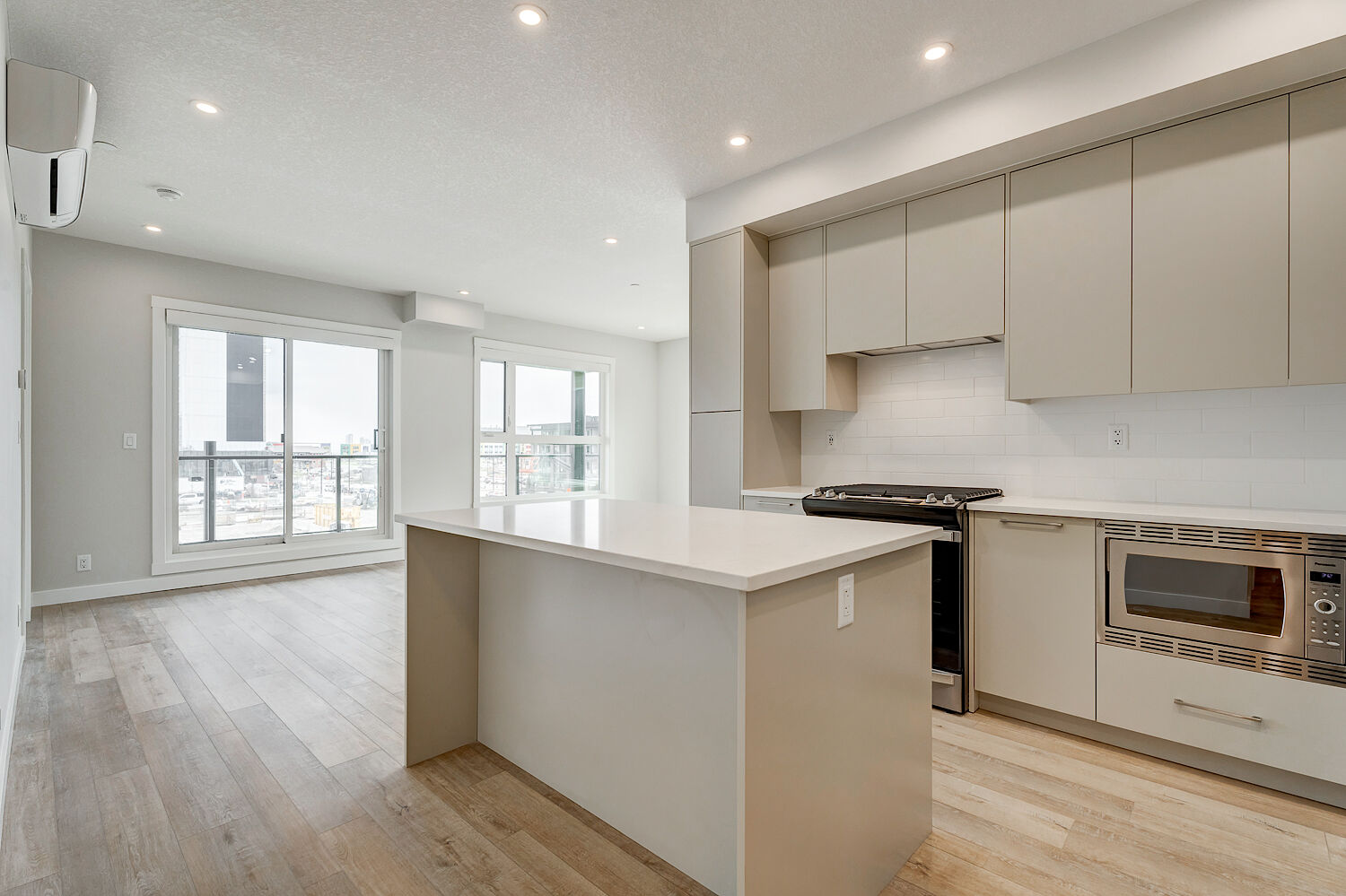 Calgary 2 bedrooms Condo Unit for rent. Property photo: 525031-1