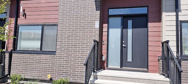 Stunning 3 Bedroom 2.5 Bath Townhouse, Double Garage with AC unit!!!