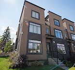 Beautiful one bedroom 9' ceiling, with private entrance and private laundry.
