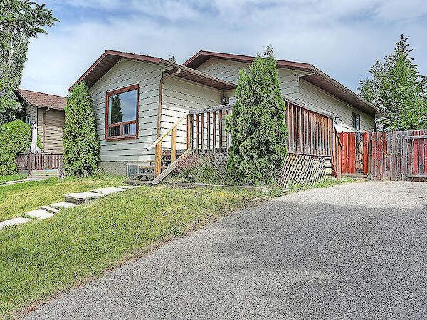 Beautiful and spacious 2 bedroom basement 13 minutes from Downtown - Beddington!