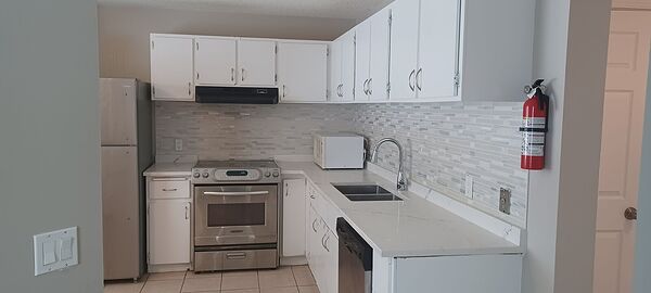 Calgary 3 bedrooms Duplex for rent. Property photo: 526626-2