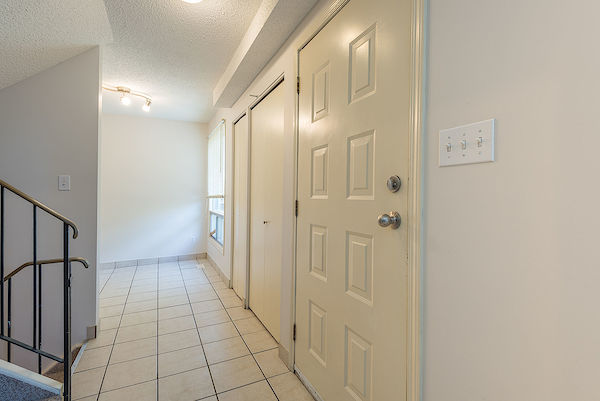 Calgary 2 bedrooms Townhouse for rent. Property photo: 5273-2