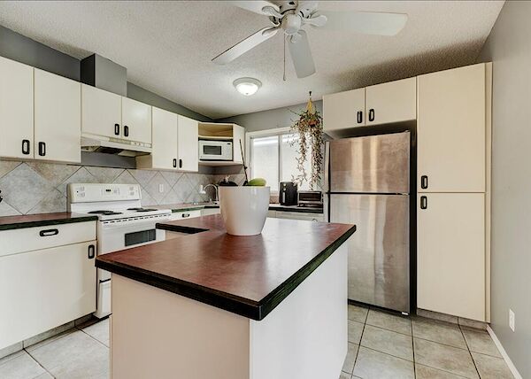 Calgary 3 bedrooms Duplex for rent. Property photo: 527502-2