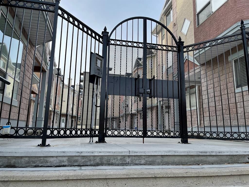 Calgary 2 bedrooms Townhouse for rent. Property photo: 527524-1