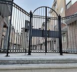 Downtown,Furnitured like a hotel, Gated,2 K-bed,2 Parking stall, Private yard