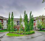 Luxury 2 bedrooms + 2 bath rooms on the top floor