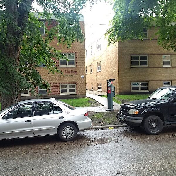 Comfortable Broadway/Assiniboine apartments available