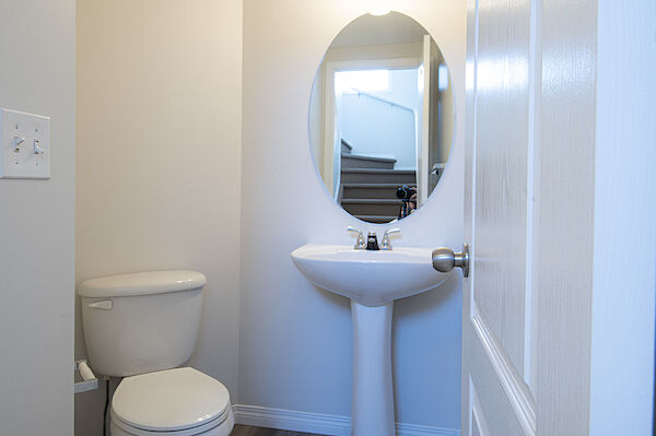 Calgary 4 bedrooms House for rent. Property photo: 527907-2
