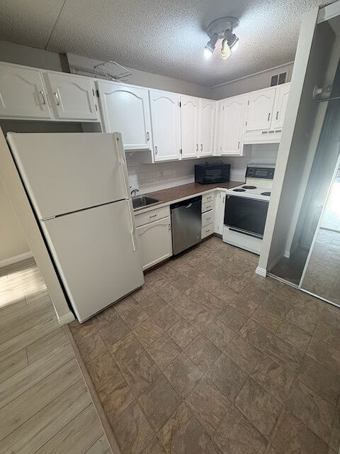 Calgary 2 bedrooms Condo Unit for rent. Property photo: 528088-1