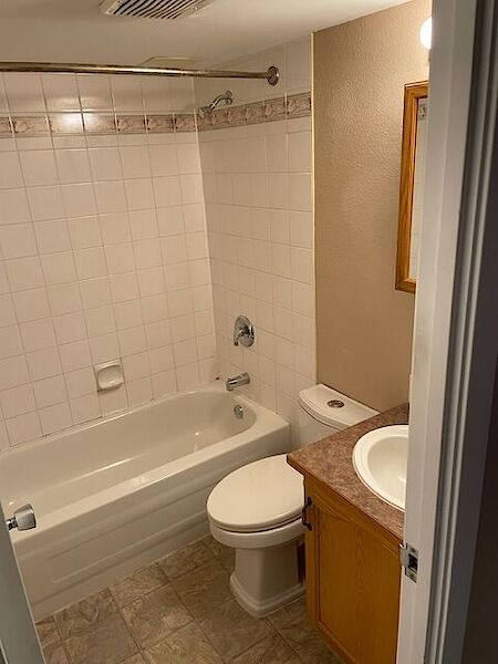 Calgary 2 bedrooms Condo Unit for rent. Property photo: 528088-3