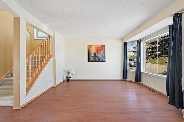 Calgary 3 + Den bedrooms House for rent. Property photo: 528459-2