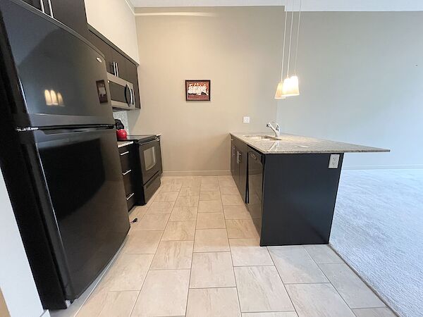 Calgary 1 + Den bedrooms Condo Unit for rent. Property photo: 528654-3