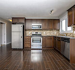 Cozy, Top Floor, Condo Unit!