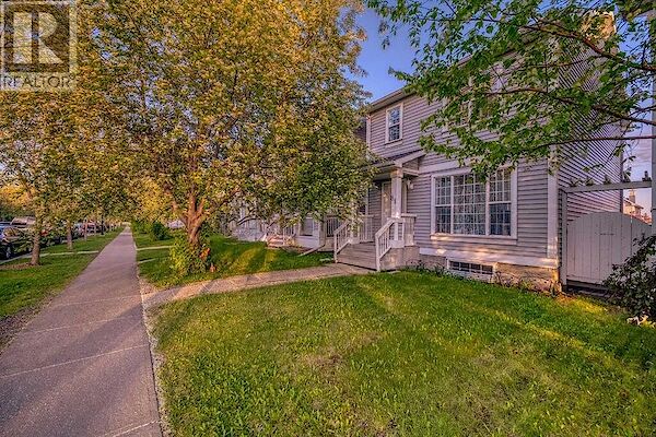 EXCELLENT FAMILY HOME IN "SHOWHOME" CONDITION FOR RENT