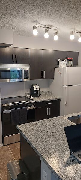 Calgary 2 + Den bedrooms Condo Unit for rent. Property photo: 528855-2