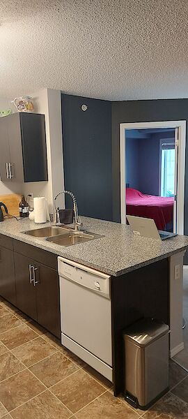 Calgary 2 + Den bedrooms Condo Unit for rent. Property photo: 528855-3