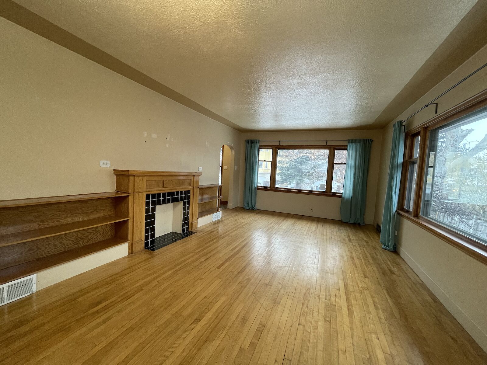 Calgary 2 bedrooms Main Floor for rent. Property photo: 528945-1