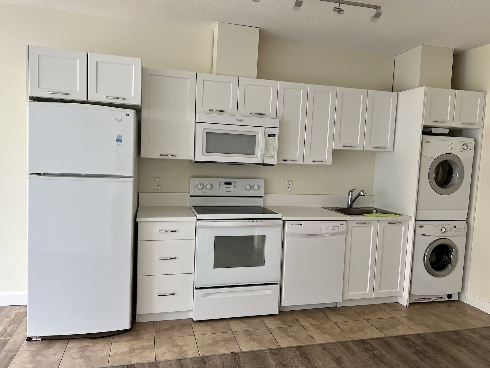 Calgary 2 bedrooms Condo Unit for rent. Property photo: 528951-1