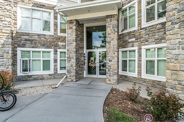 Calgary 2 bedrooms Condo Unit for rent. Property photo: 528982-2