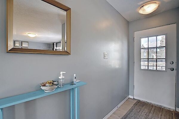 Calgary 3 bedrooms Main Floor for rent. Property photo: 529288-2