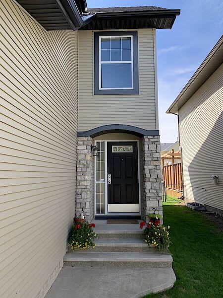 Calgary 4 + Den bedrooms House for rent. Property photo: 529381-2