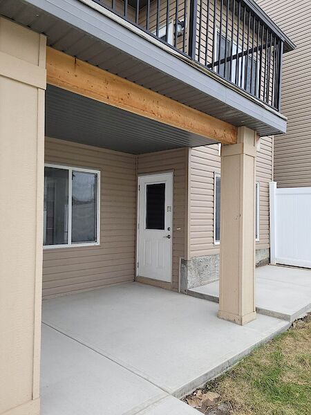 Calgary 2 + Den bedrooms Room For Rent for rent. Property photo: 529434-2