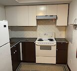 ** ROOM FOR RENT TOP UNIT, NEAR AIRPORT, DEERFOOT CITY MALL ***