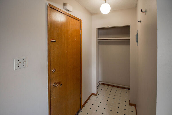Calgary 2 bedrooms Condo Unit for rent. Property photo: 529787-3