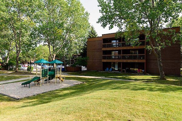 Winnipeg Apartment For Rent | Booth | Moray Village Phase II | ID ...