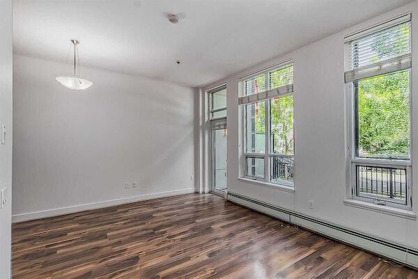 Calgary studio Condo Unit for rent. Property photo: 530074-3