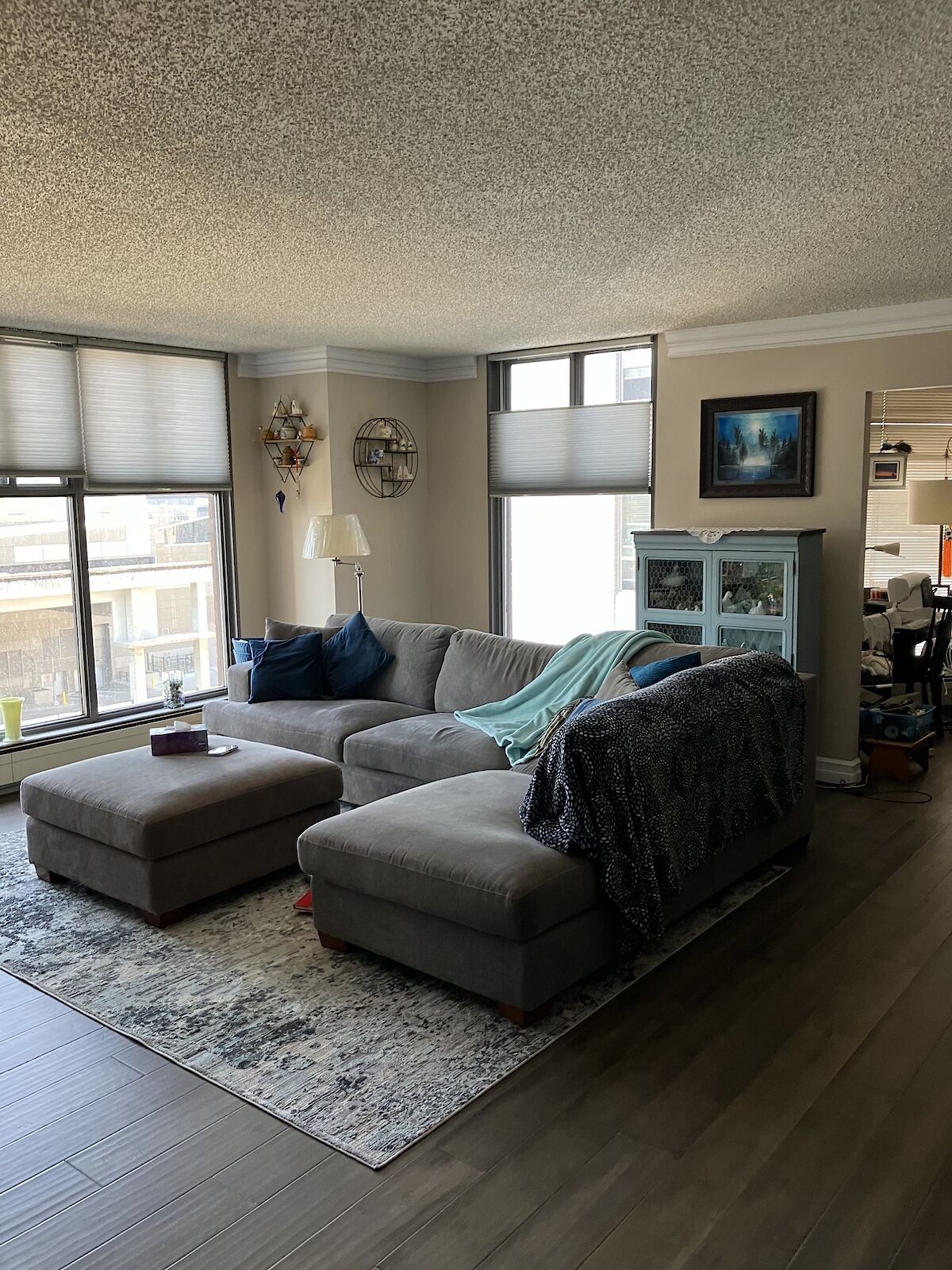 Calgary 1 + Den bedrooms Condo Unit for rent. Property photo: 530146-1