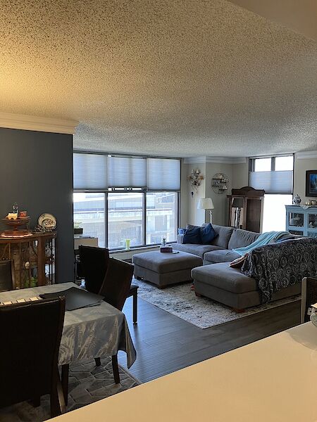 Calgary 1 + Den bedrooms Condo Unit for rent. Property photo: 530146-2