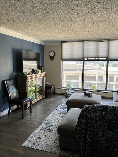 Calgary 1 + Den bedrooms Condo Unit for rent. Property photo: 530146-3