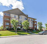 Large Luxury 2 Bed/2 Bath + Den Condo close to Downtown
