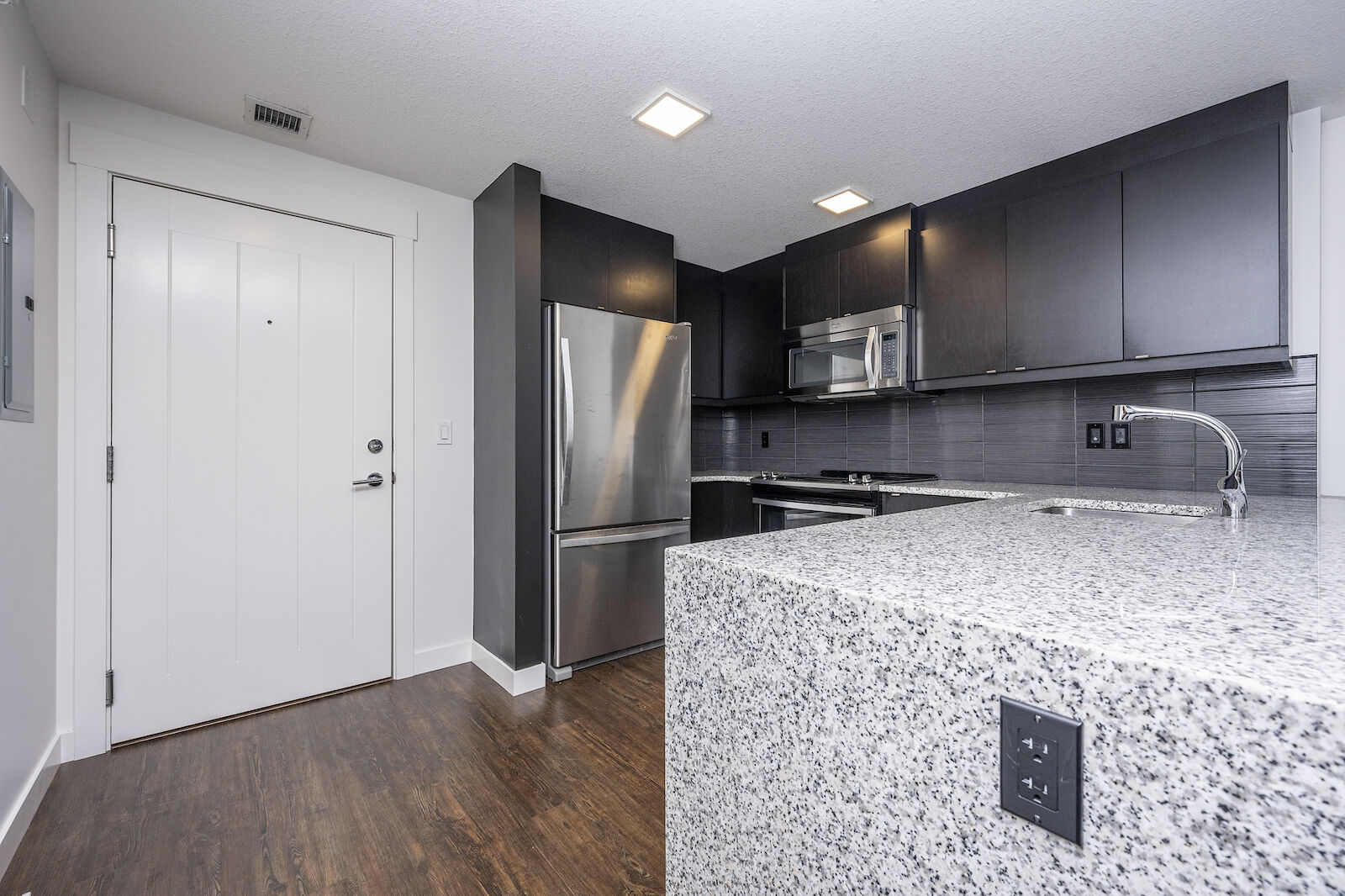 Calgary 1 bedroom Apartment for rent. Property photo: 531030-1