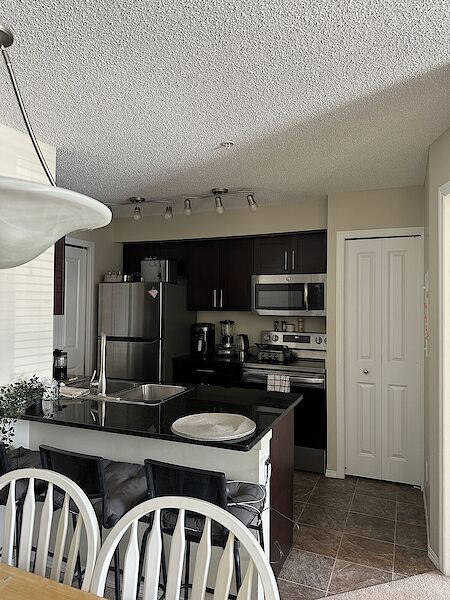 Calgary 2 bedrooms Condo Unit for rent. Property photo: 531108-3