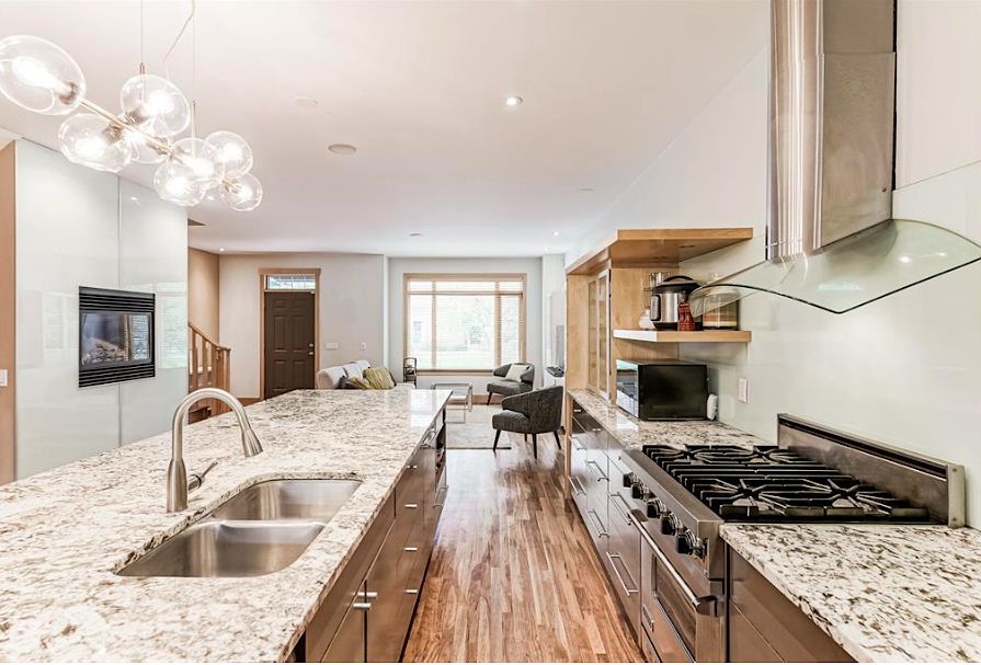 Calgary 4 bedrooms Townhouse for rent. Property photo: 53127-1